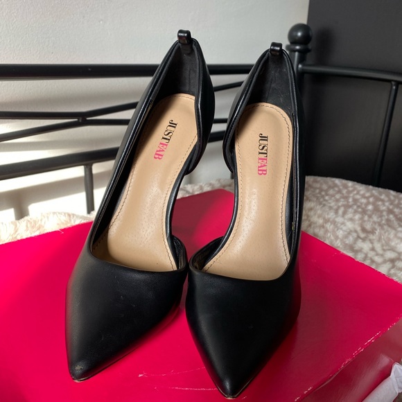 Black stiletto cut out heels - Picture 3 of 5